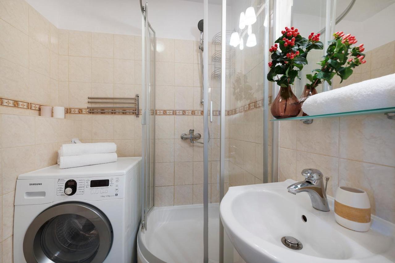 P&O Service Apartments Belwederska Varsó Kültér fotó